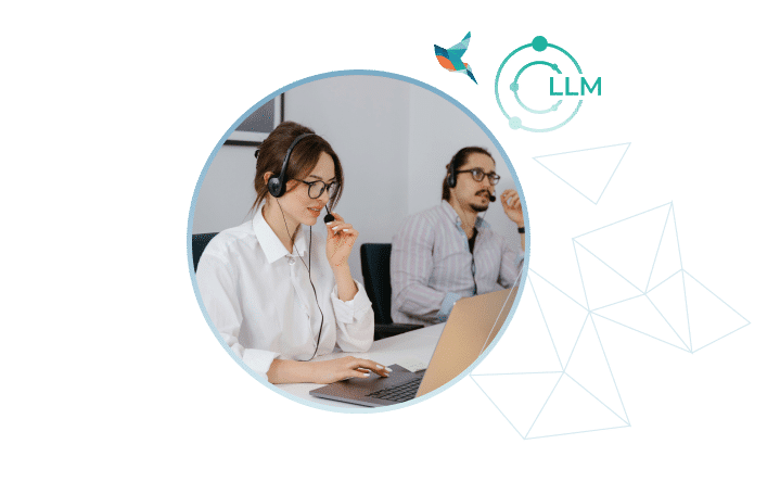 zwei Menschen telefonieren über Headsets, rechts oben steht LLM